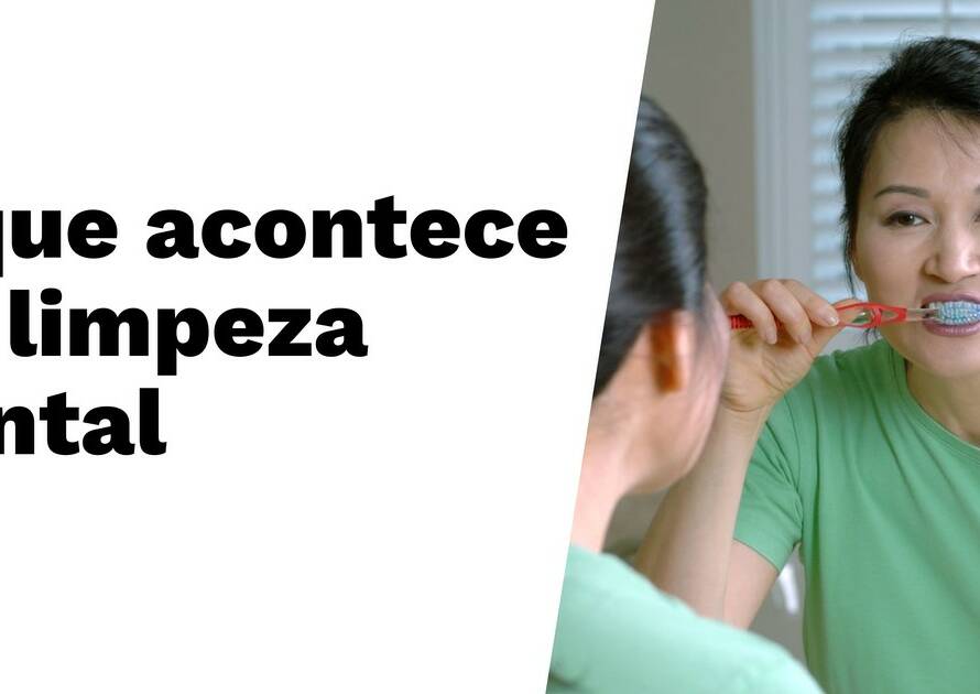 Mulher de camisa verde escova os dentes em frente a um espelho; o texto em português à esquerda diz "o que acontece na limpeza dental". Ideal para quem procura dentista em Goiânia ou deseja saber mais sobre facetas dentárias.